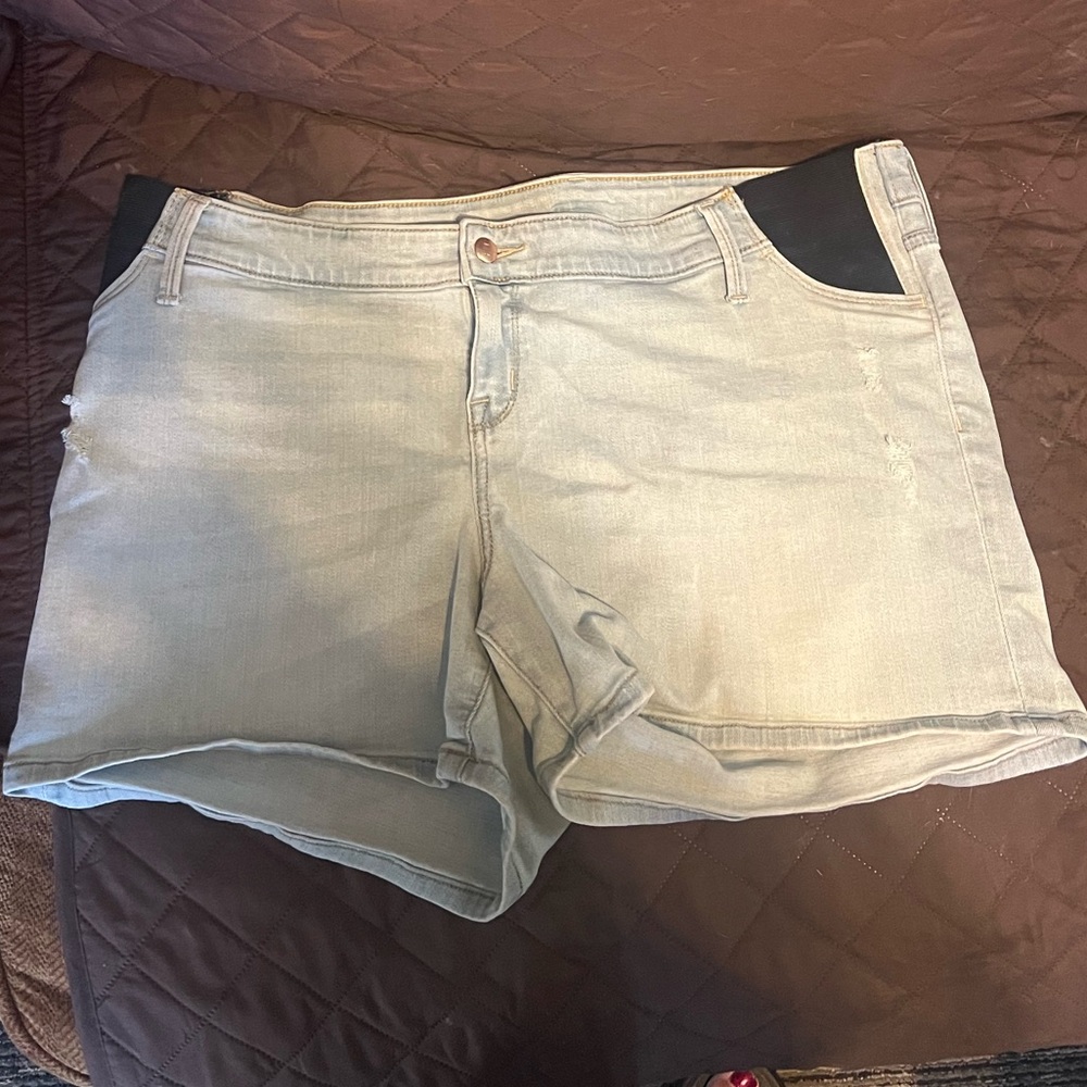 Isabel Maternity Light Blue Jean Shorts with Black Accents